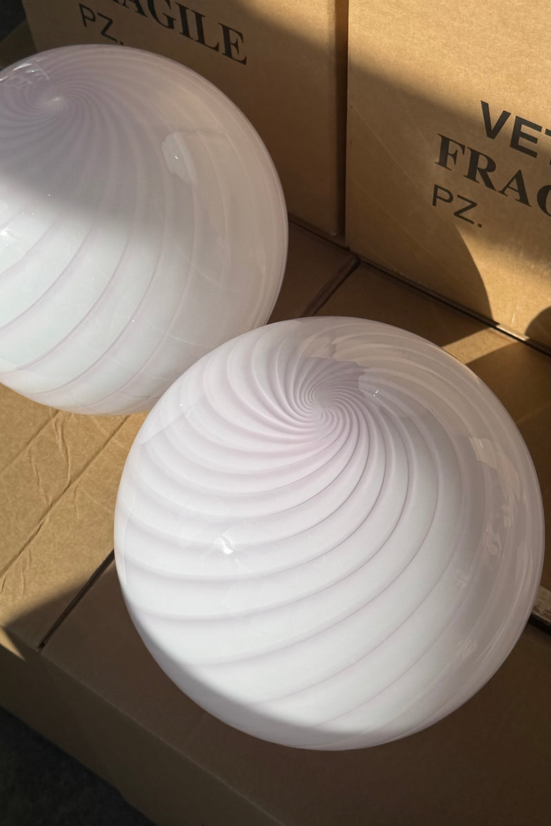 Murano Candy tafellamp zacht roze swirl D:30 cm