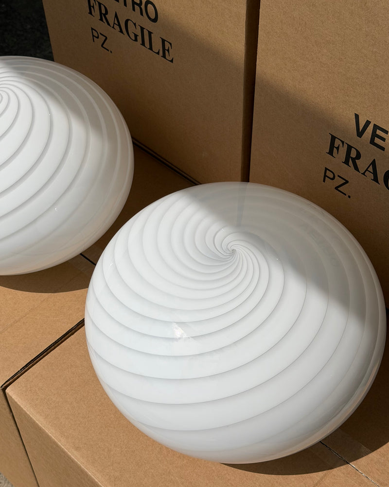 Murano Candy oval weiße Swirl-Pendelleuchte D:35 cm