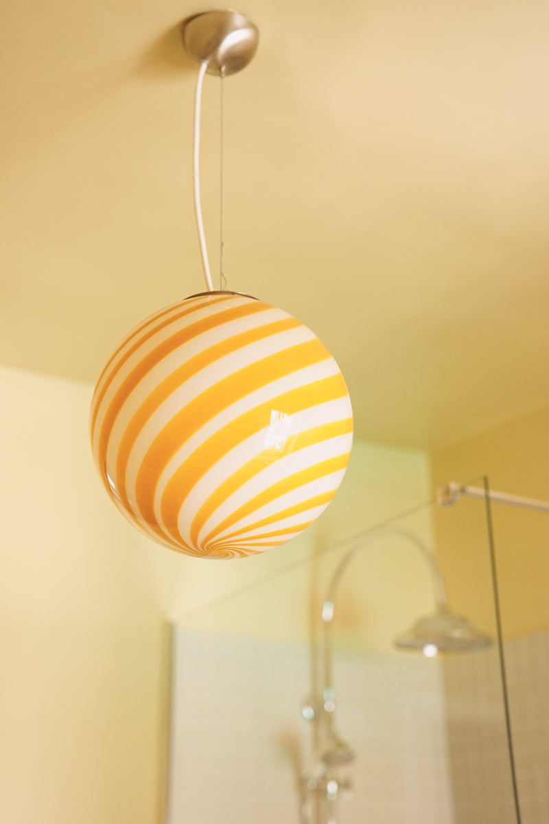 Murano Candy-Pendel gelb/weiß Swirl D:30 cm