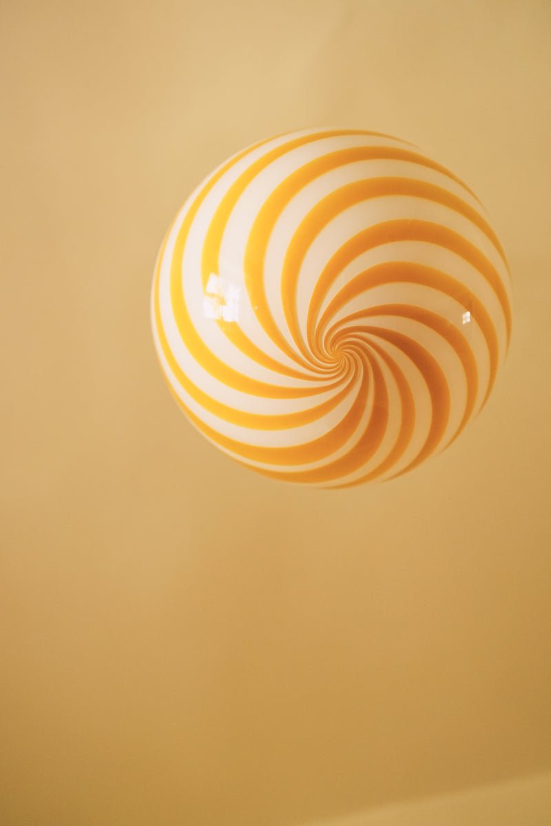 Murano Candy-Pendel gelb/weiß Swirl D:30 cm