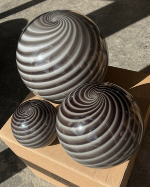 Stor Murano Candy pendel gråbrun swirl D:40 cm