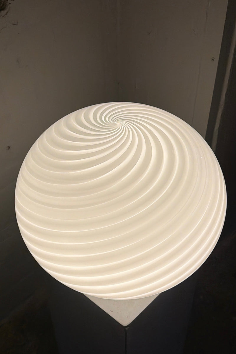 Murano Candy oval golvlampa vit swirl D:40 cm