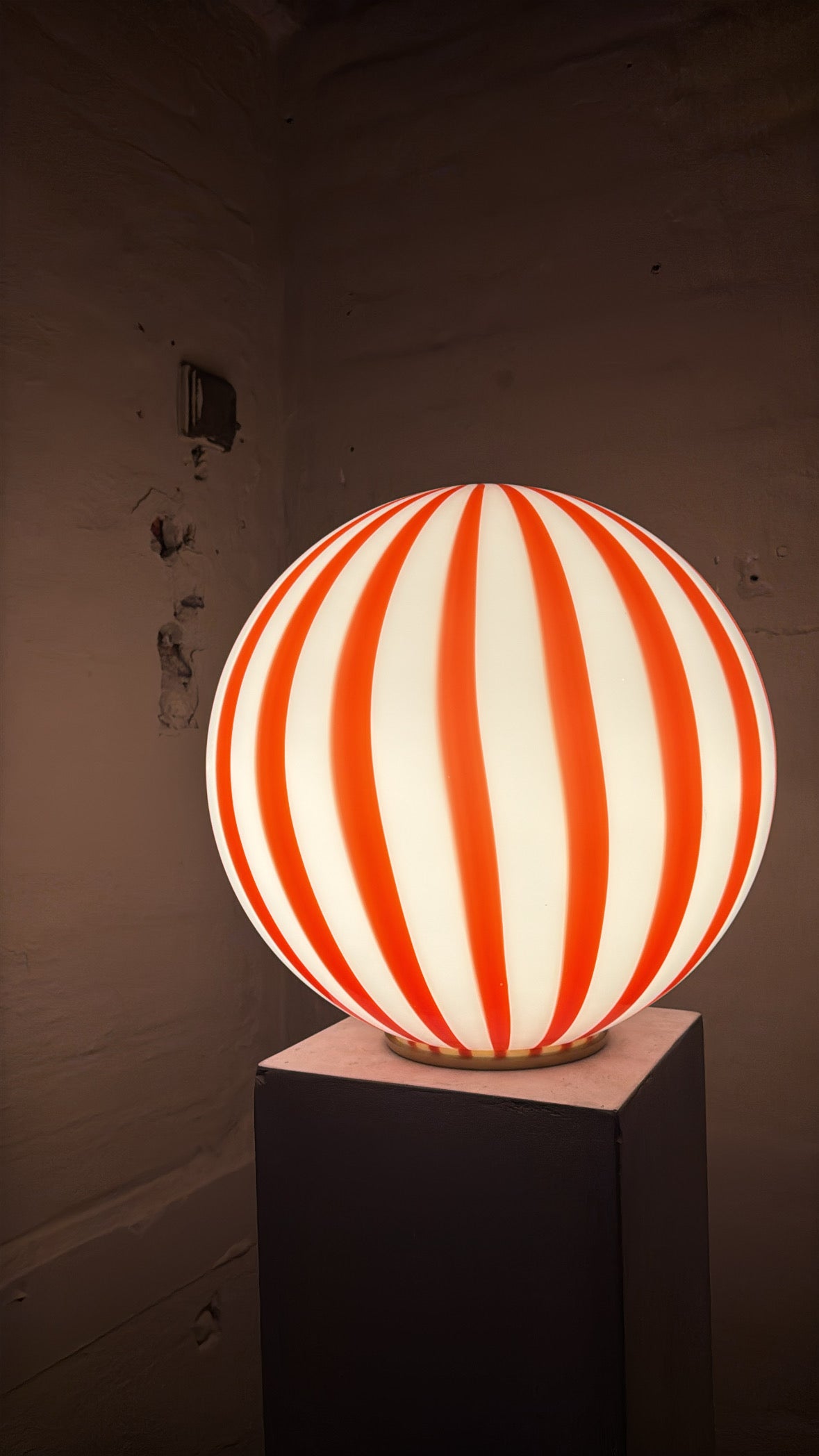 Murano red/white table lamp - vertical stripes
