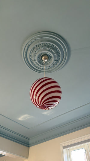 Murano Candy pendel bordeaux röd/vit swirl D:30 cm