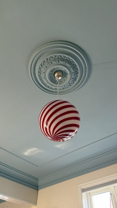 Murano Candy-Pendelleuchte bordeauxrot/weiß Swirl D:30 cm