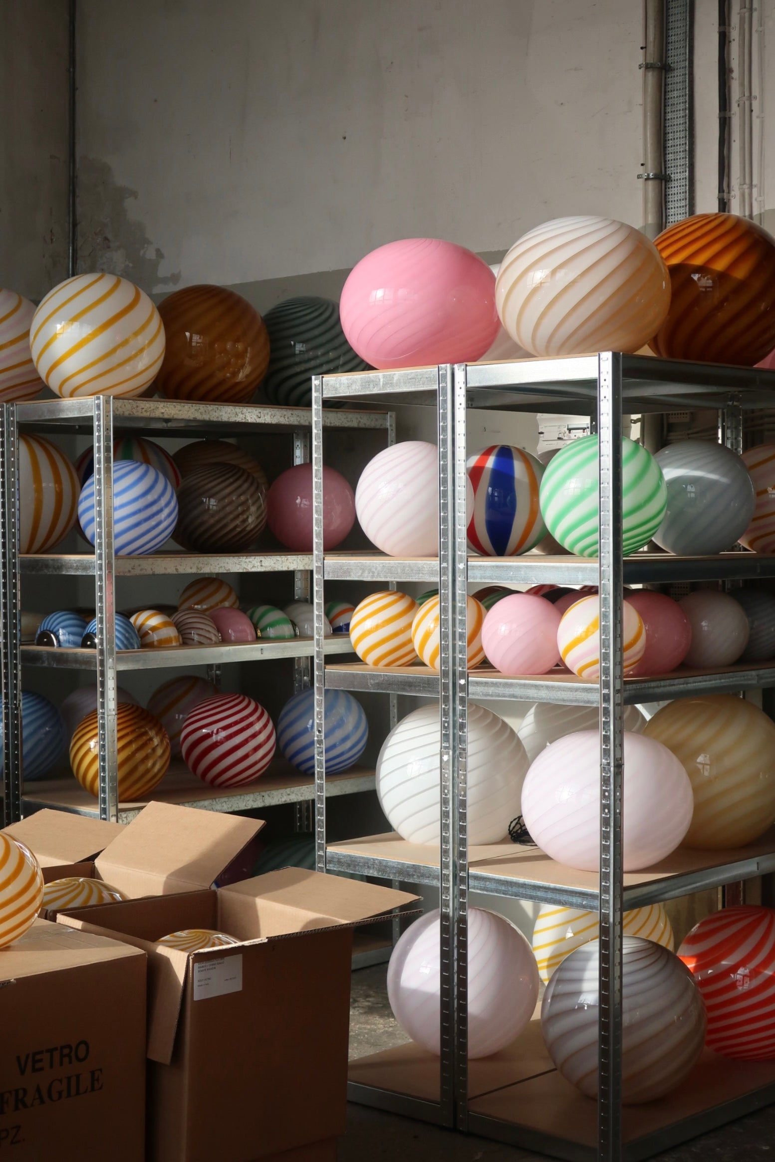 Stor Murano Candy oval pendel karamel creme swirl D:40 cm [archive]