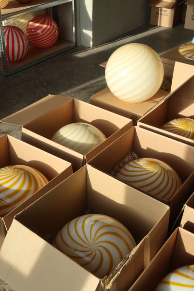 Stor Murano Candy pendel gul/hvid swirl D:40 cm [archive]