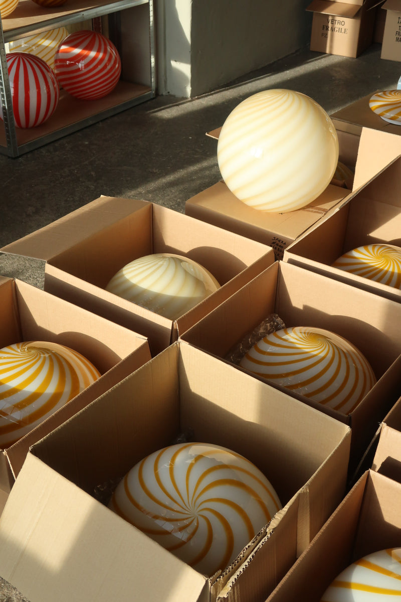 Stor Murano Candy pendel gul/hvid swirl D:40 cm [archive]