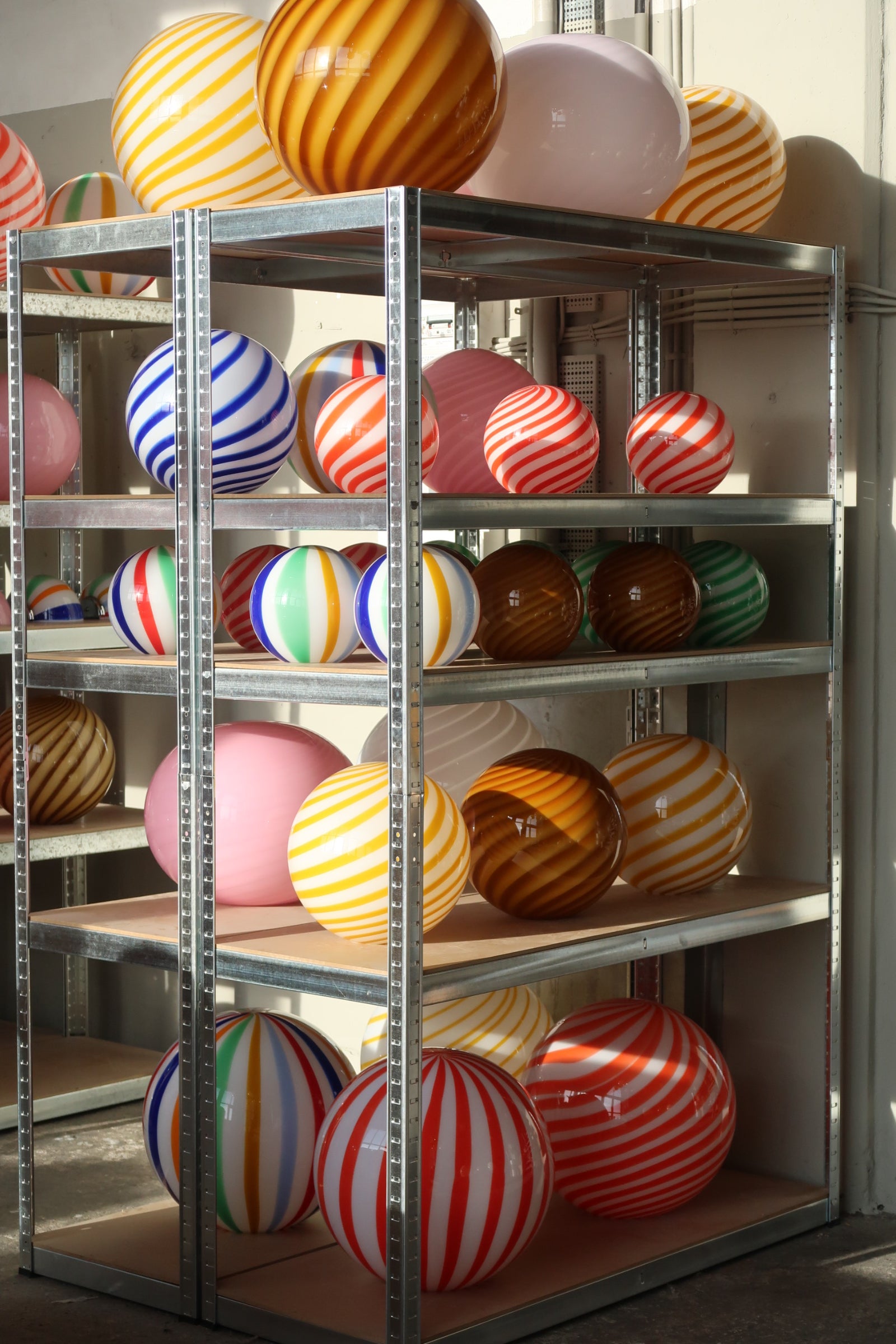 Stor Murano Candy pendel rød/hvid swirl D:40 cm [archive]