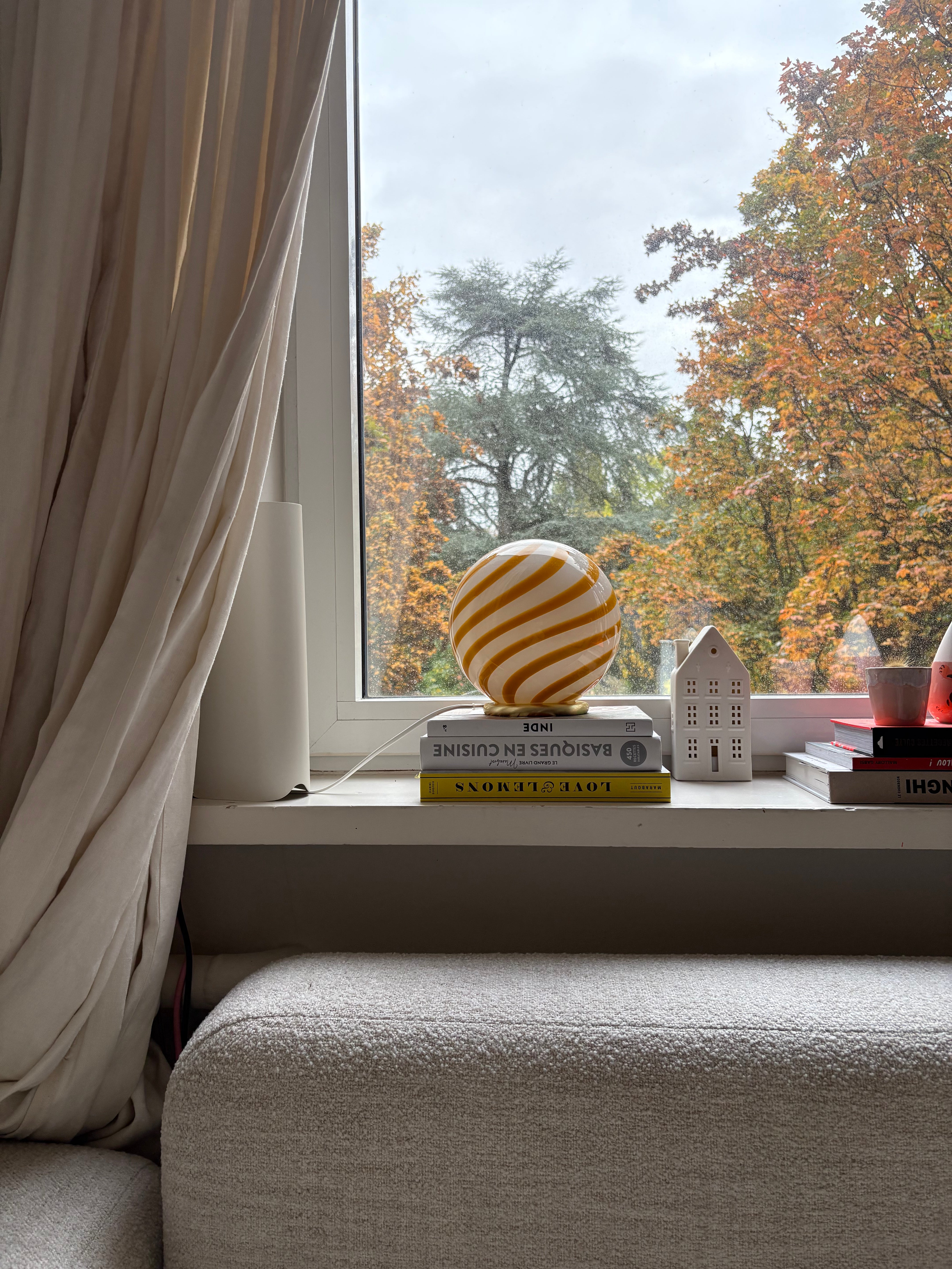 Murano Candy bordslampa gul/vit swirl D:20 cm